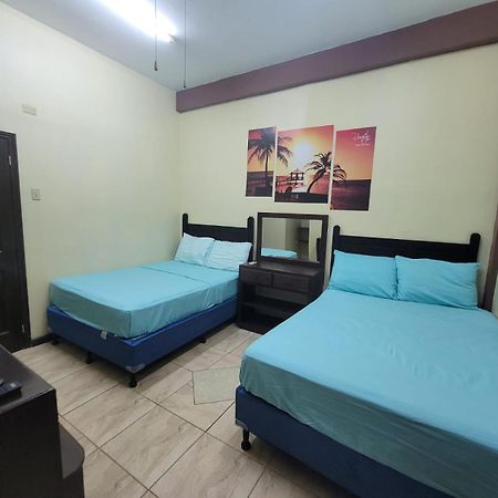B Aparts Hotel Coxen Hole Ngoại thất bức ảnh
