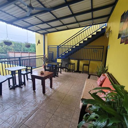 B Aparts Hotel Coxen Hole Ngoại thất bức ảnh