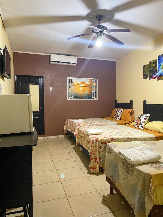 B Aparts Hotel Coxen Hole Ngoại thất bức ảnh