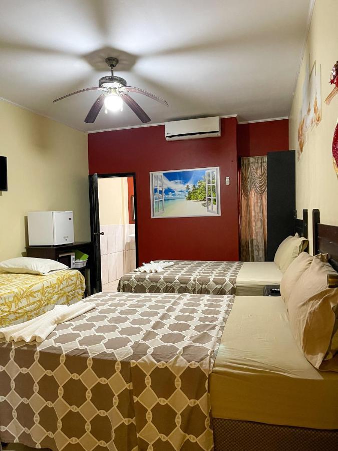 B Aparts Hotel Coxen Hole Ngoại thất bức ảnh