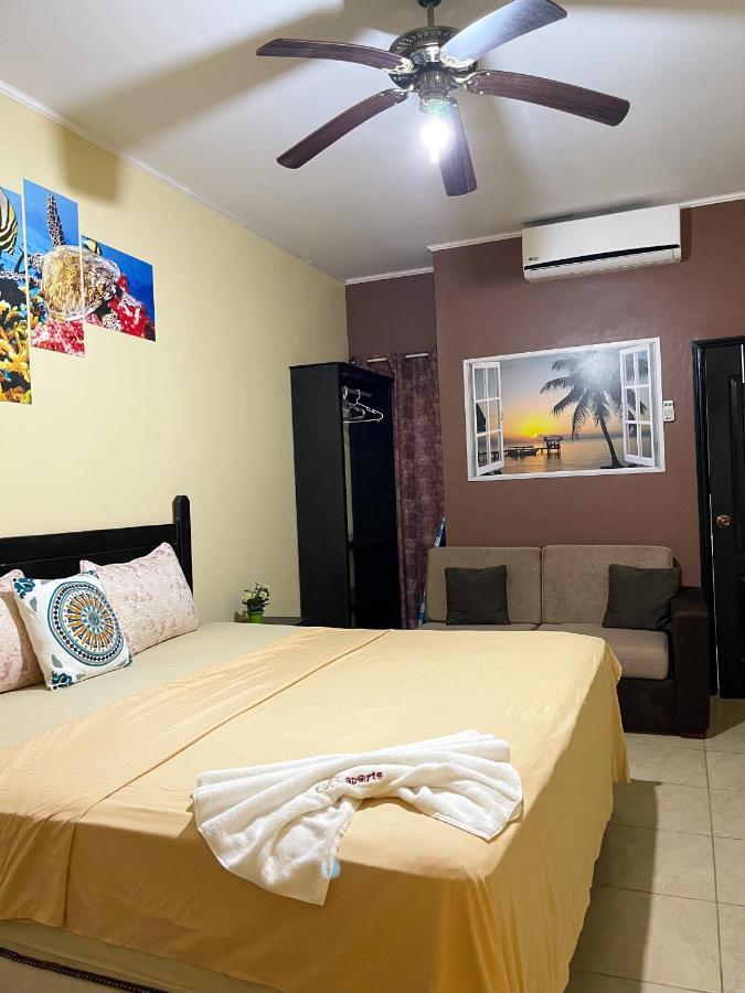 B Aparts Hotel Coxen Hole Ngoại thất bức ảnh