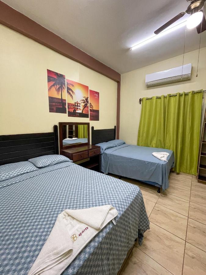 B Aparts Hotel Coxen Hole Ngoại thất bức ảnh