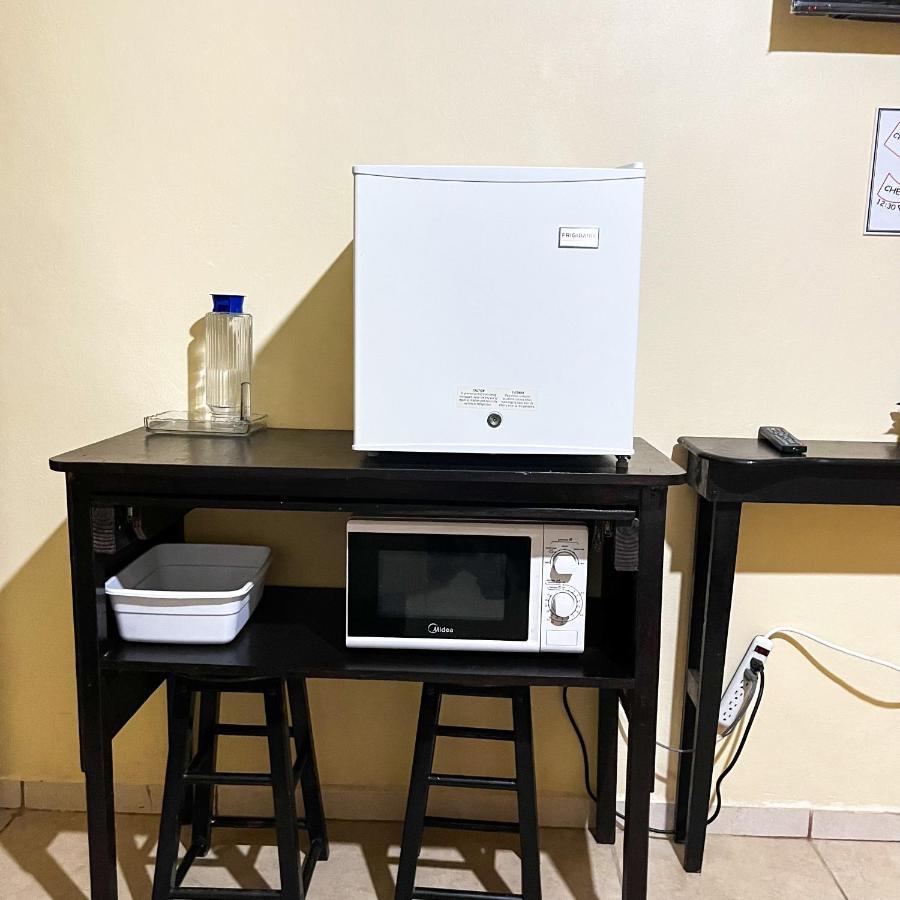 B Aparts Hotel Coxen Hole Ngoại thất bức ảnh