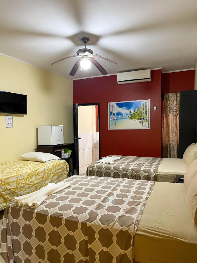 B Aparts Hotel Coxen Hole Ngoại thất bức ảnh