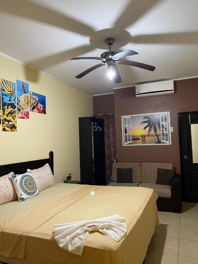 B Aparts Hotel Coxen Hole Ngoại thất bức ảnh