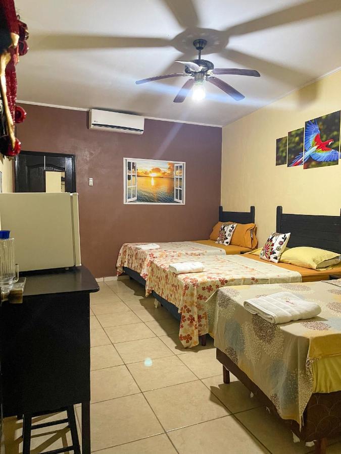 B Aparts Hotel Coxen Hole Ngoại thất bức ảnh