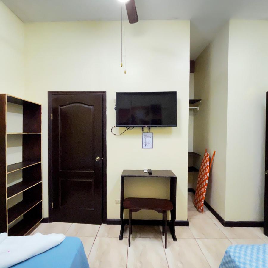 B Aparts Hotel Coxen Hole Ngoại thất bức ảnh