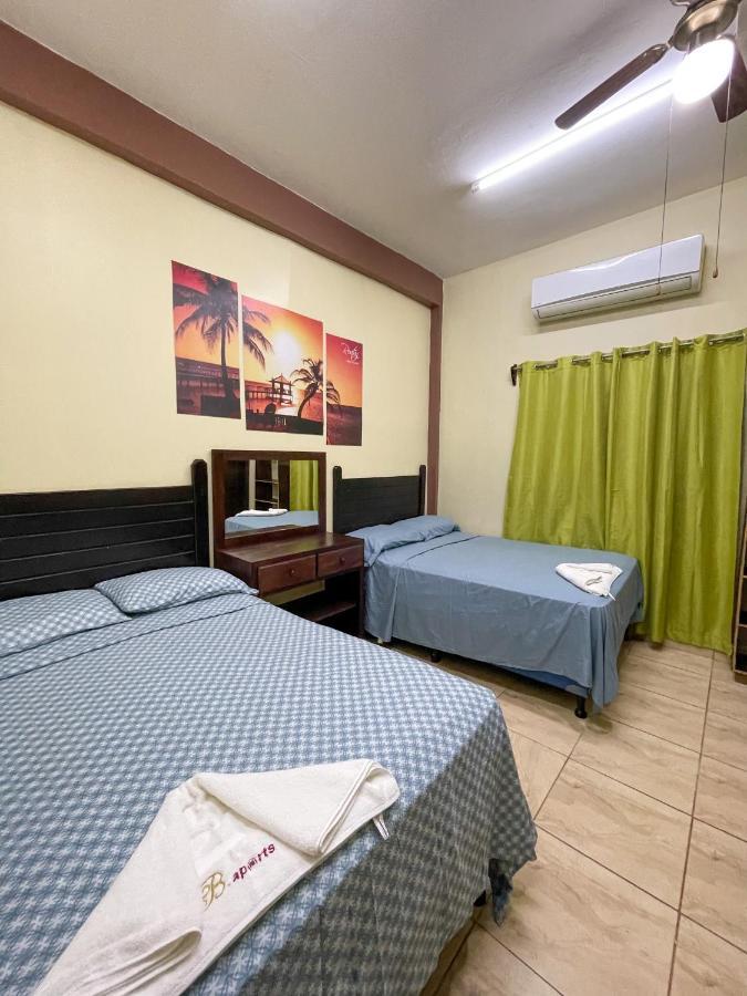 B Aparts Hotel Coxen Hole Ngoại thất bức ảnh