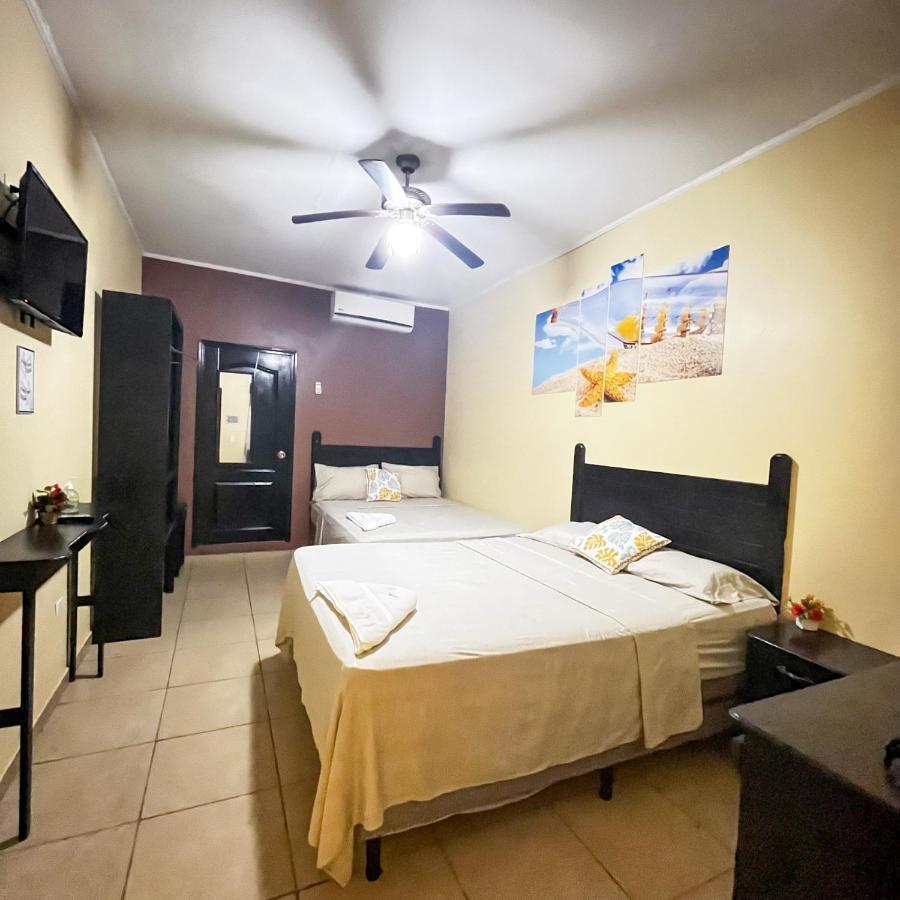 B Aparts Hotel Coxen Hole Ngoại thất bức ảnh