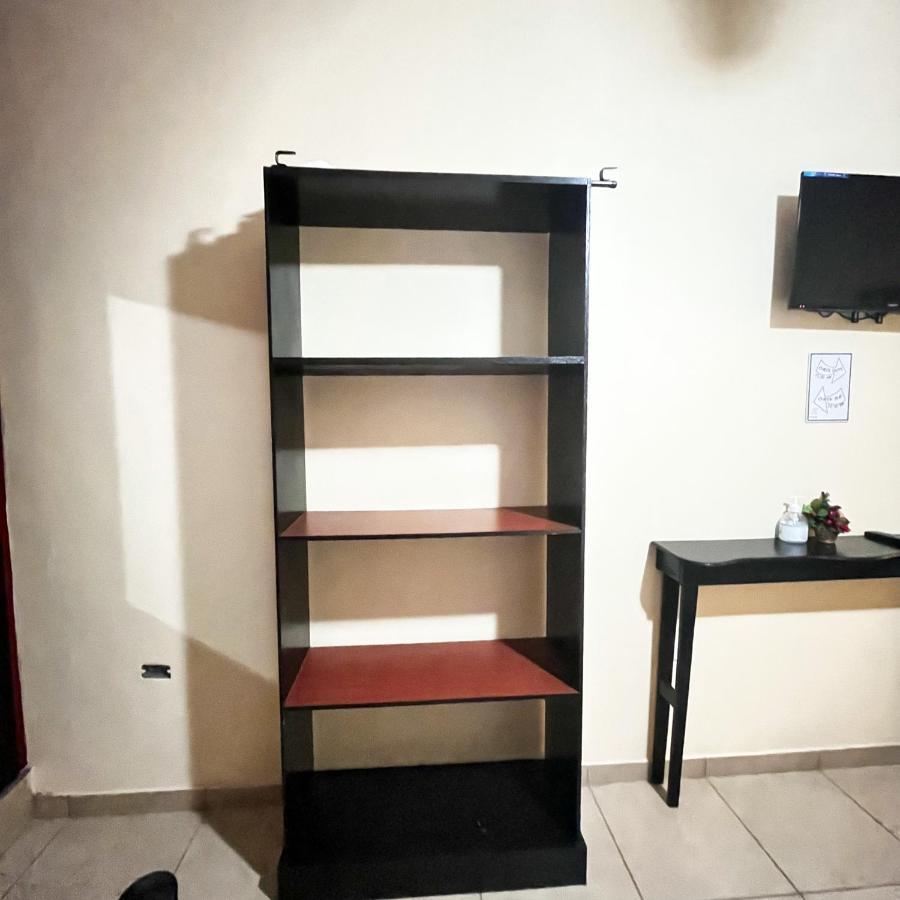 B Aparts Hotel Coxen Hole Ngoại thất bức ảnh