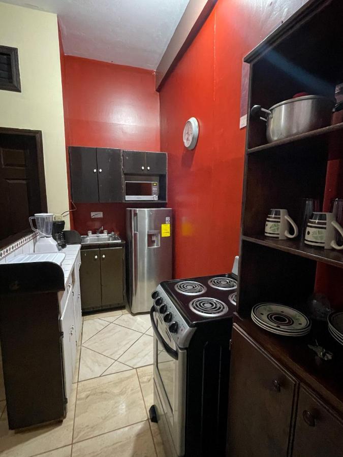 B Aparts Hotel Coxen Hole Ngoại thất bức ảnh