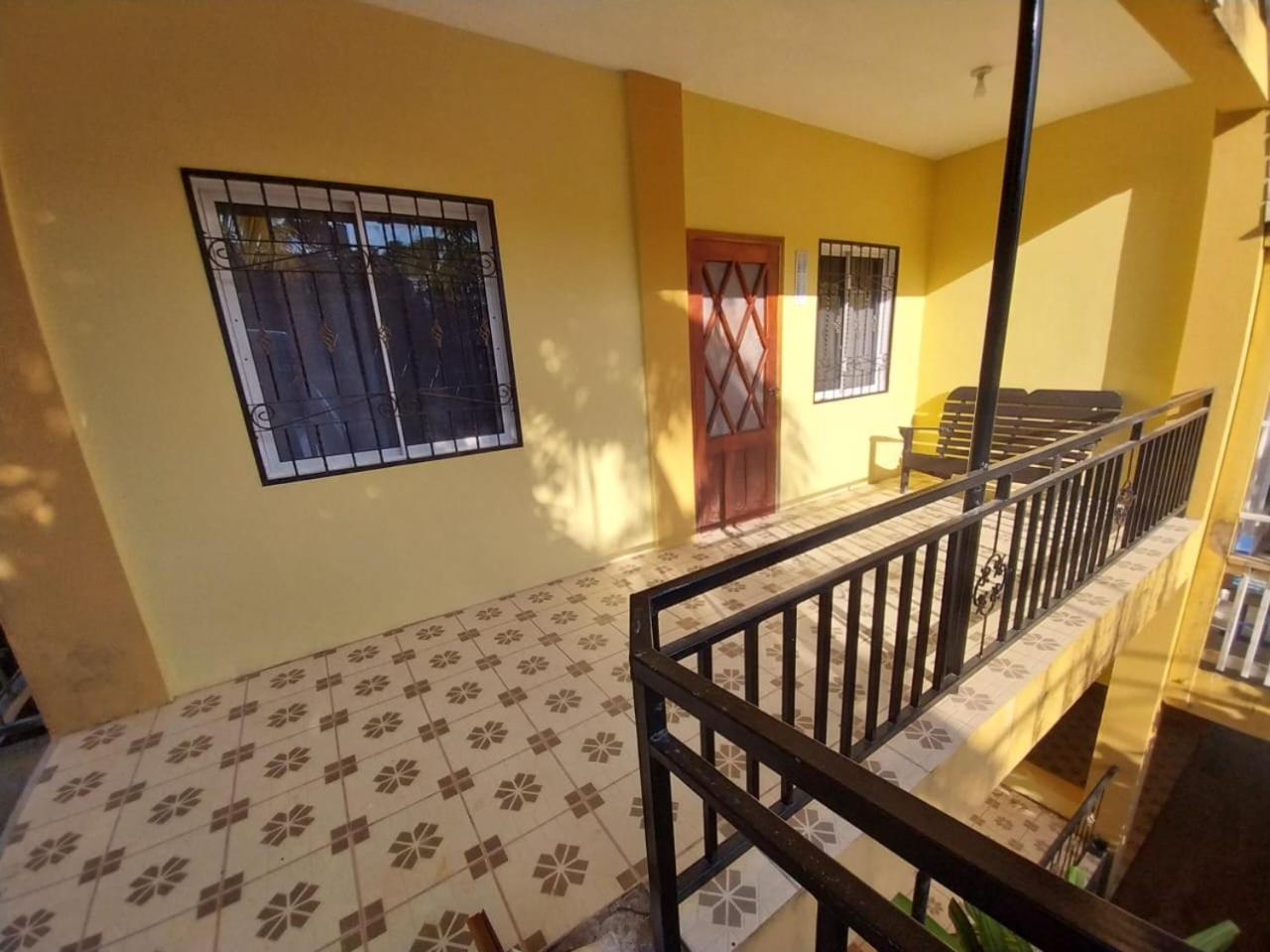B Aparts Hotel Coxen Hole Ngoại thất bức ảnh