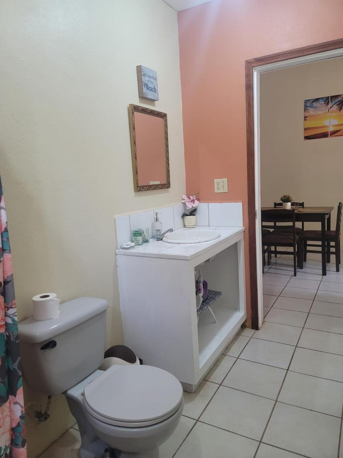 B Aparts Hotel Coxen Hole Ngoại thất bức ảnh
