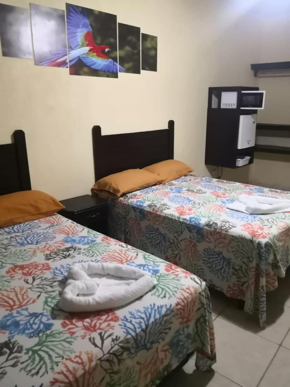 B Aparts Hotel Coxen Hole Ngoại thất bức ảnh