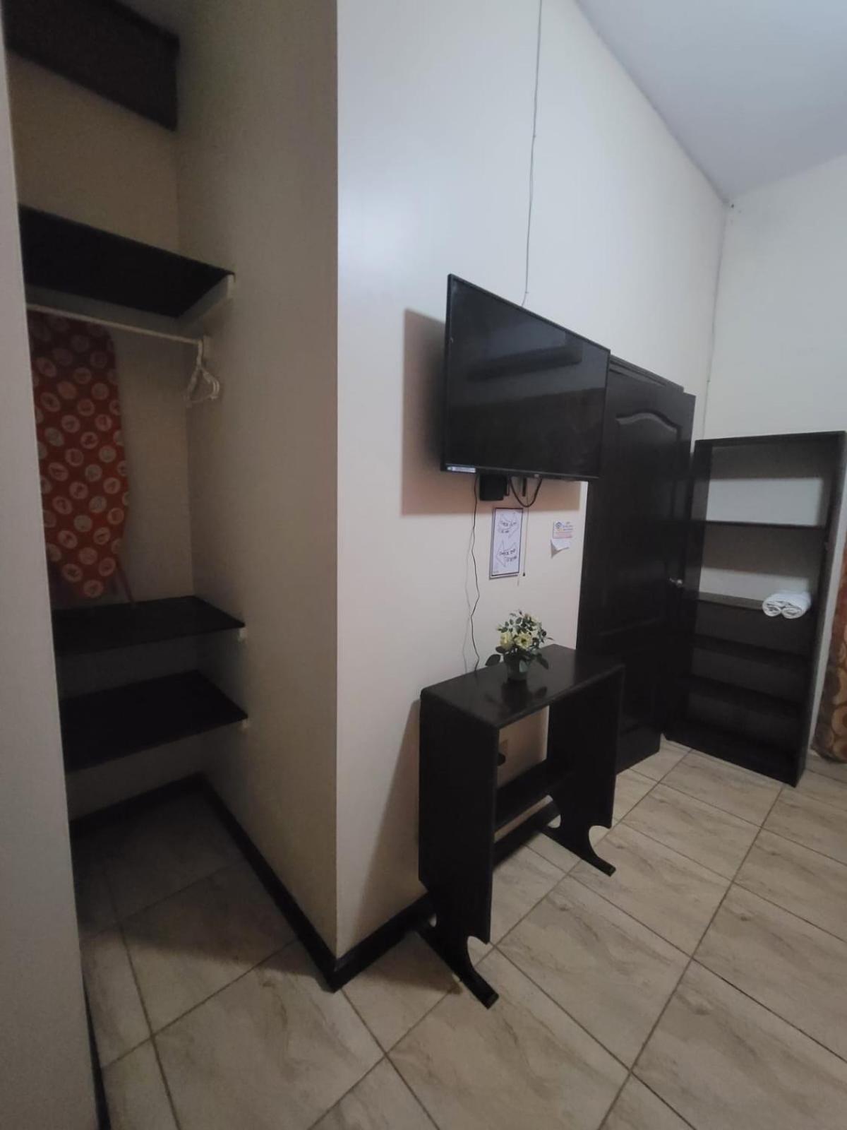 B Aparts Hotel Coxen Hole Ngoại thất bức ảnh