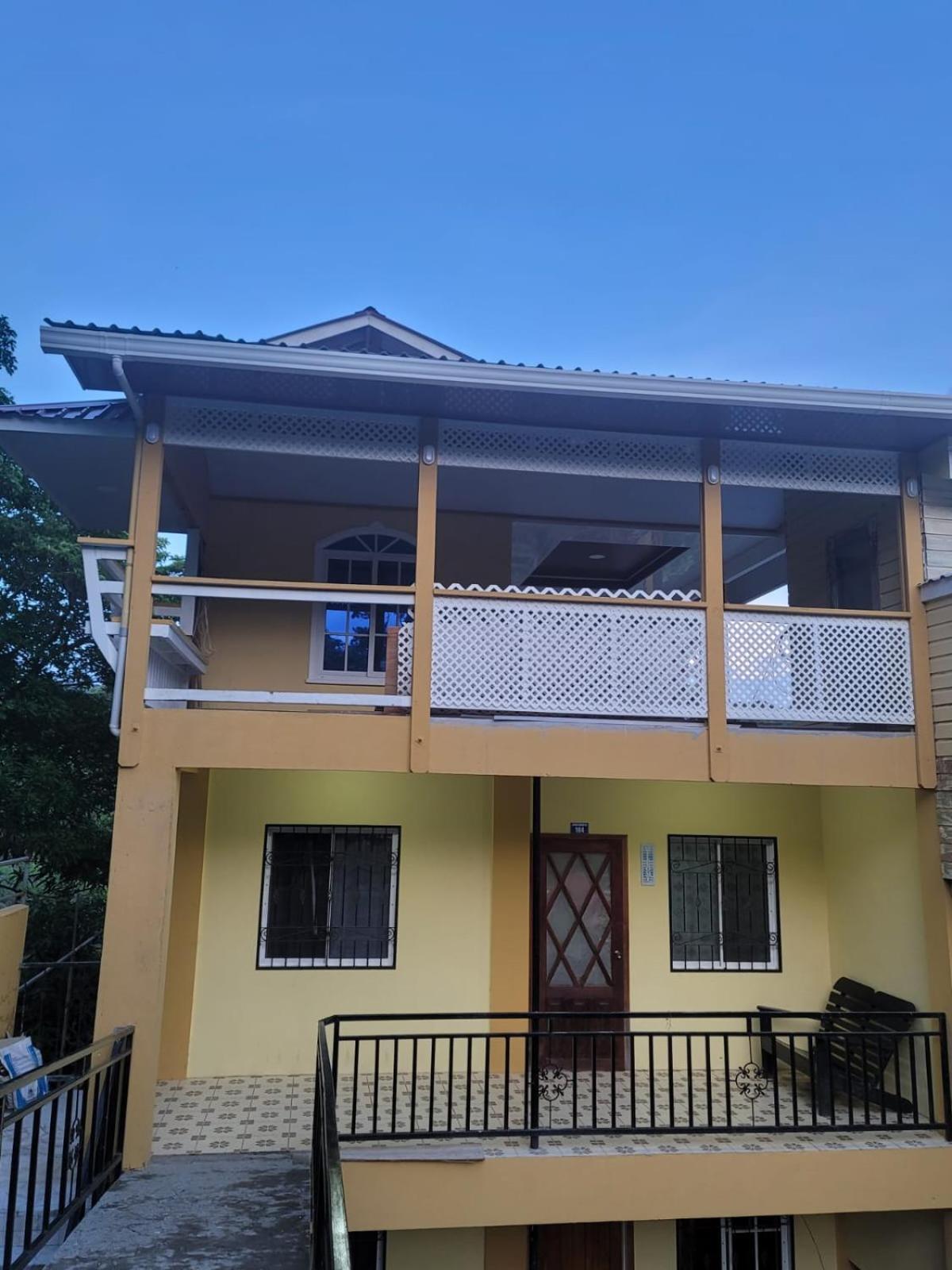 B Aparts Hotel Coxen Hole Ngoại thất bức ảnh