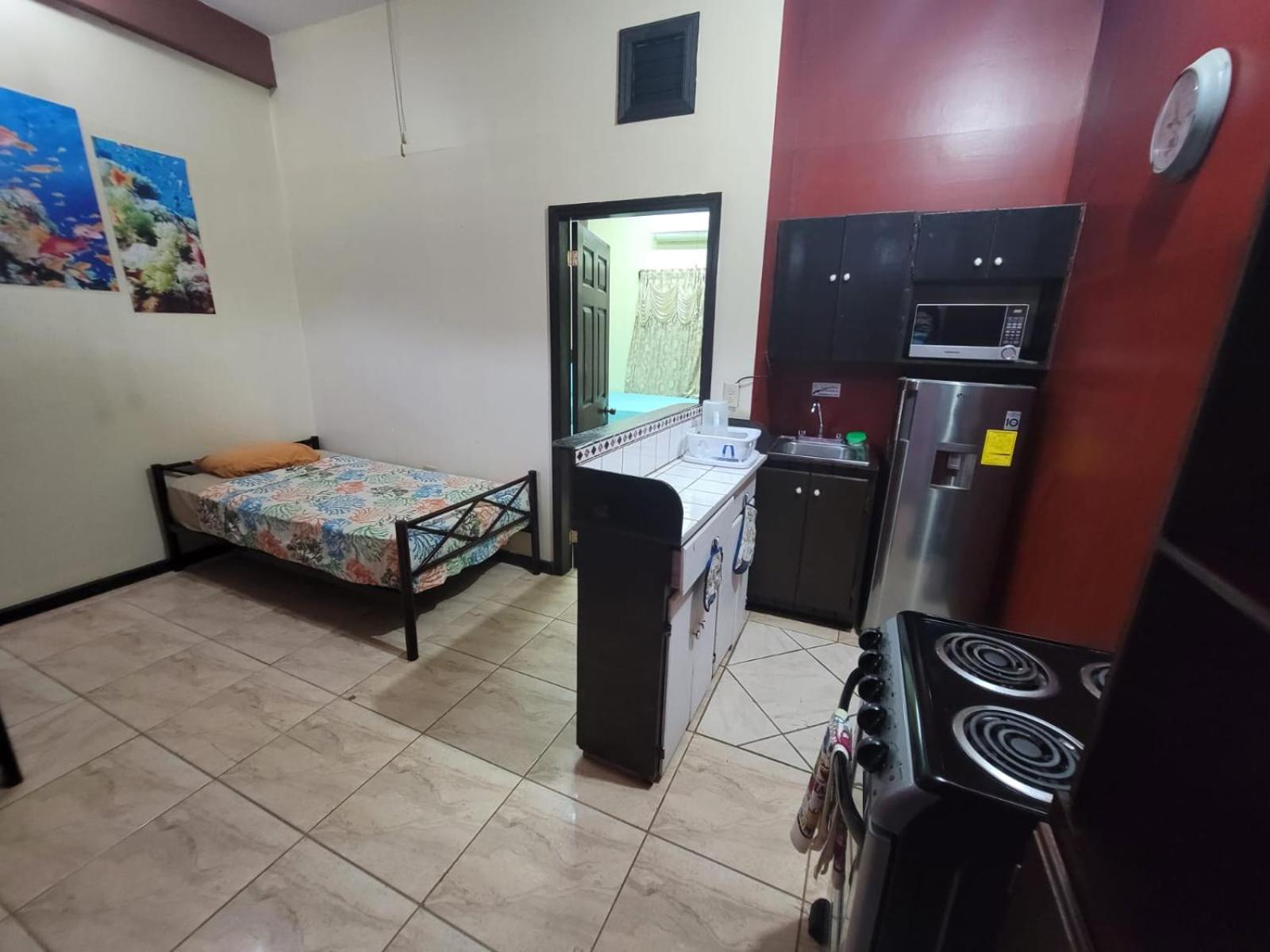 B Aparts Hotel Coxen Hole Ngoại thất bức ảnh
