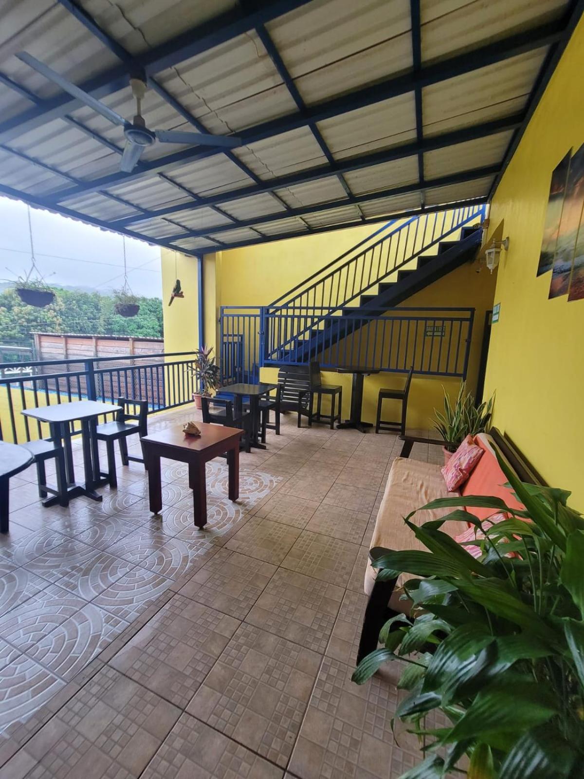 B Aparts Hotel Coxen Hole Ngoại thất bức ảnh